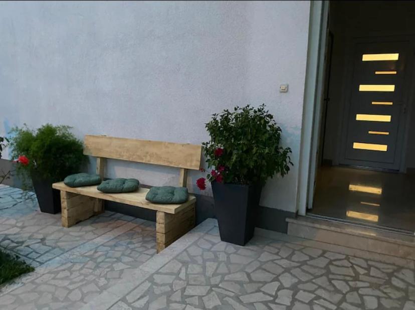 Apartment Ante *